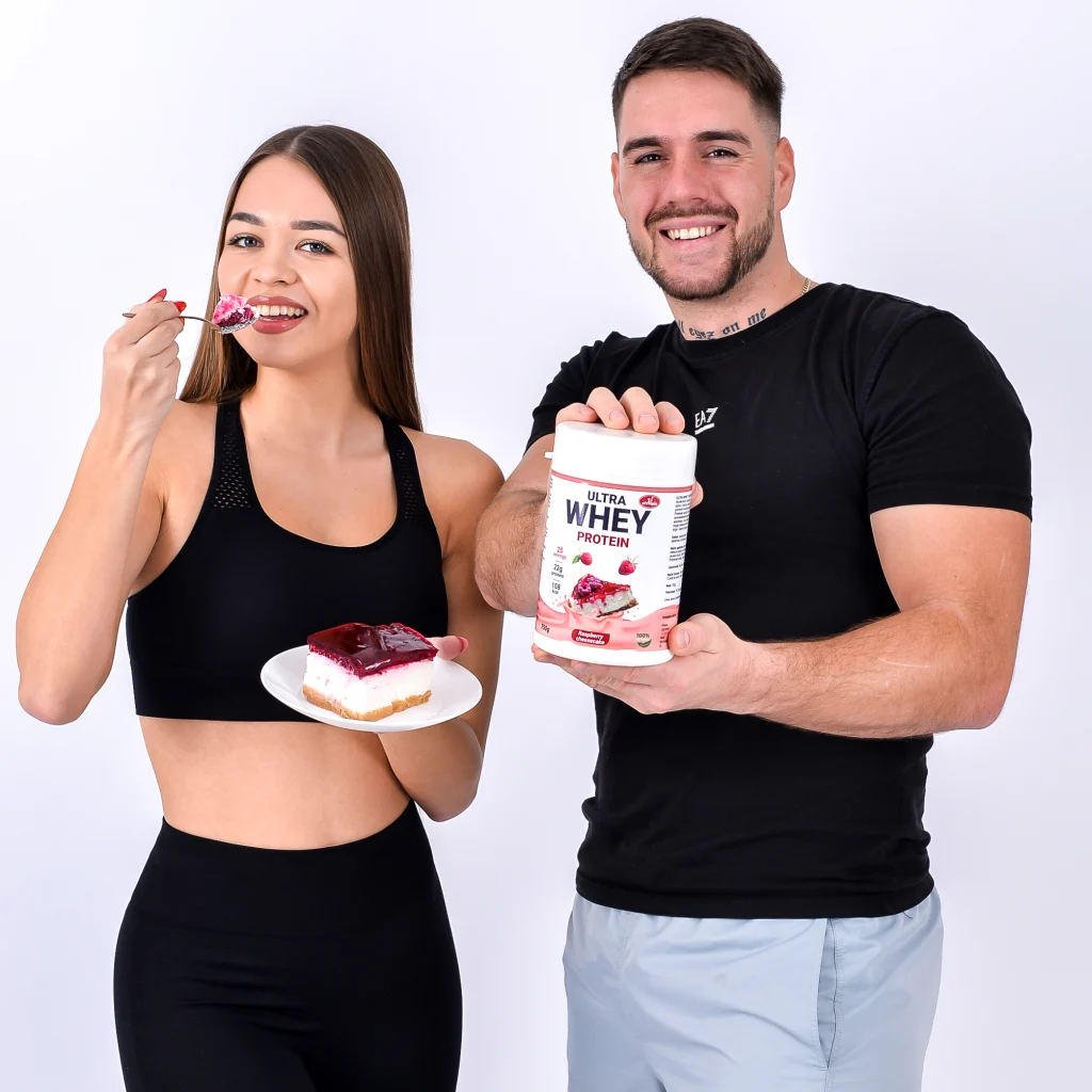 Muški i ženski model predstavljaju Olympic Ultra Whey Protein čiž-kejk malina 750g